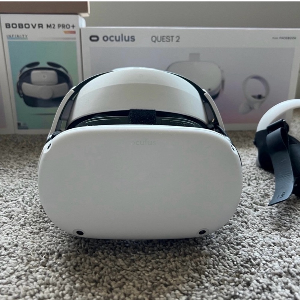 Oculus Standalone VR Headset White - Immersive Experience
